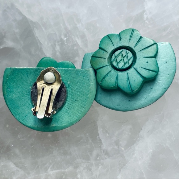Vintage Handmade Teal Green Wood Floral Clip On Earrings - Picture 3 of 5